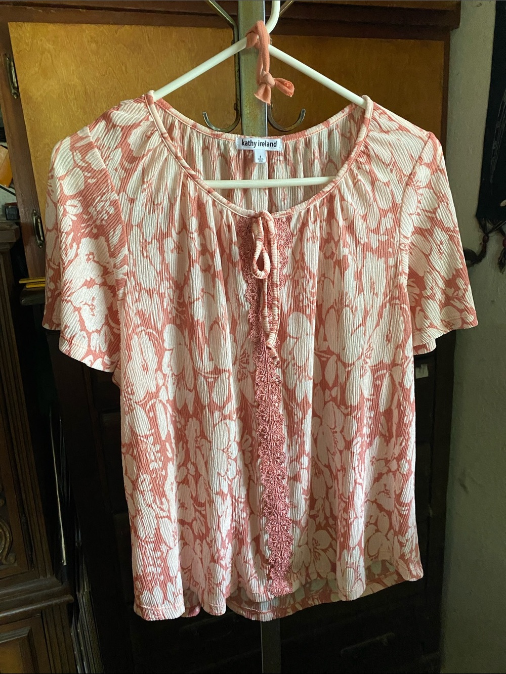kathy ireland Coral and Cream Floral Tie-Front Peasant Top